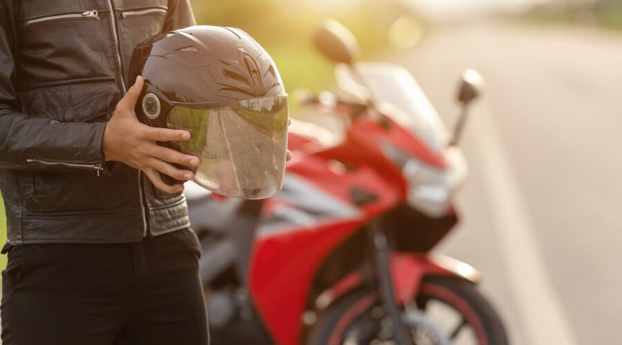 バイクの取り回しを手伝う時は許可を取ろう